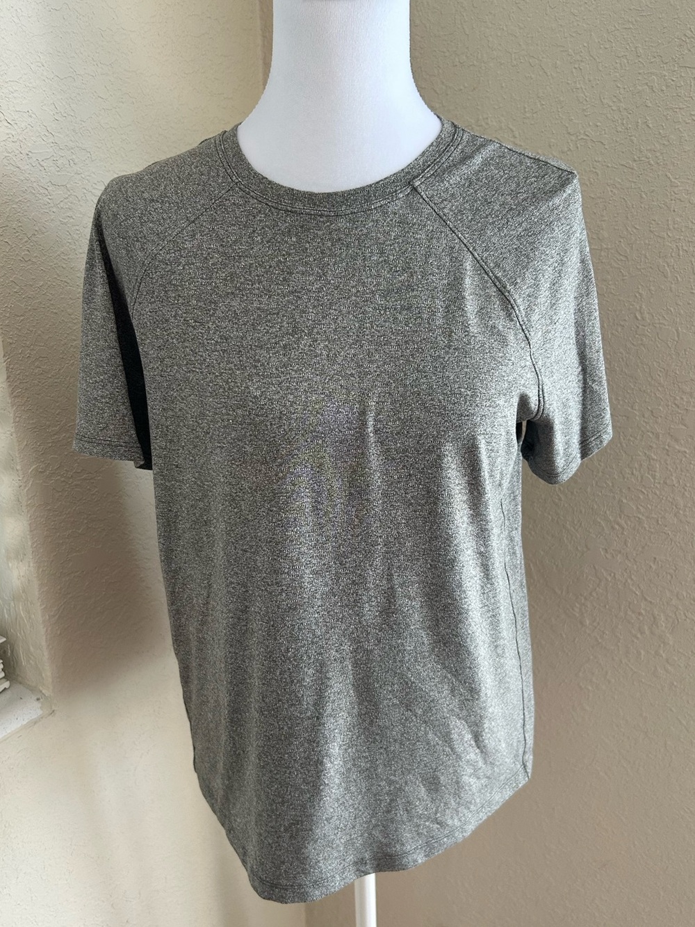 lululemon 🍋 license to train heathered army green classic fit shirt size 6 - Picture 2 of 11